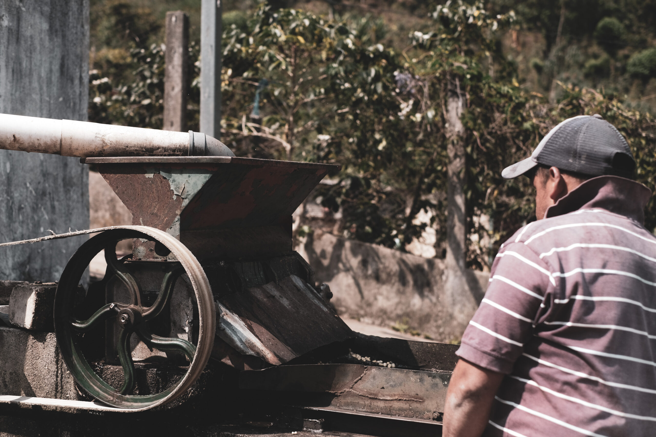 年代物の機械と陽気な笑顔 - スプラウト ニセコ | SPROUT NISEKO